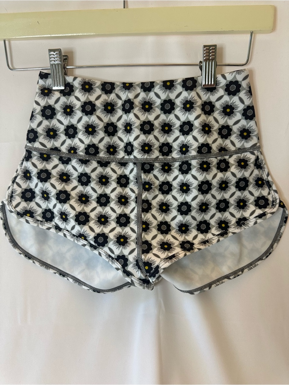 Savage x Fenty Shorts XS White Floral Blossom High Waist Hot Short Women